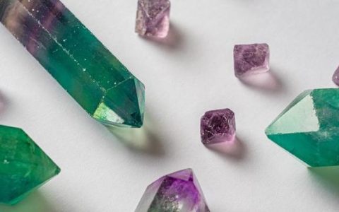 水晶：澄澈透明，天然雕饰的宝石世界